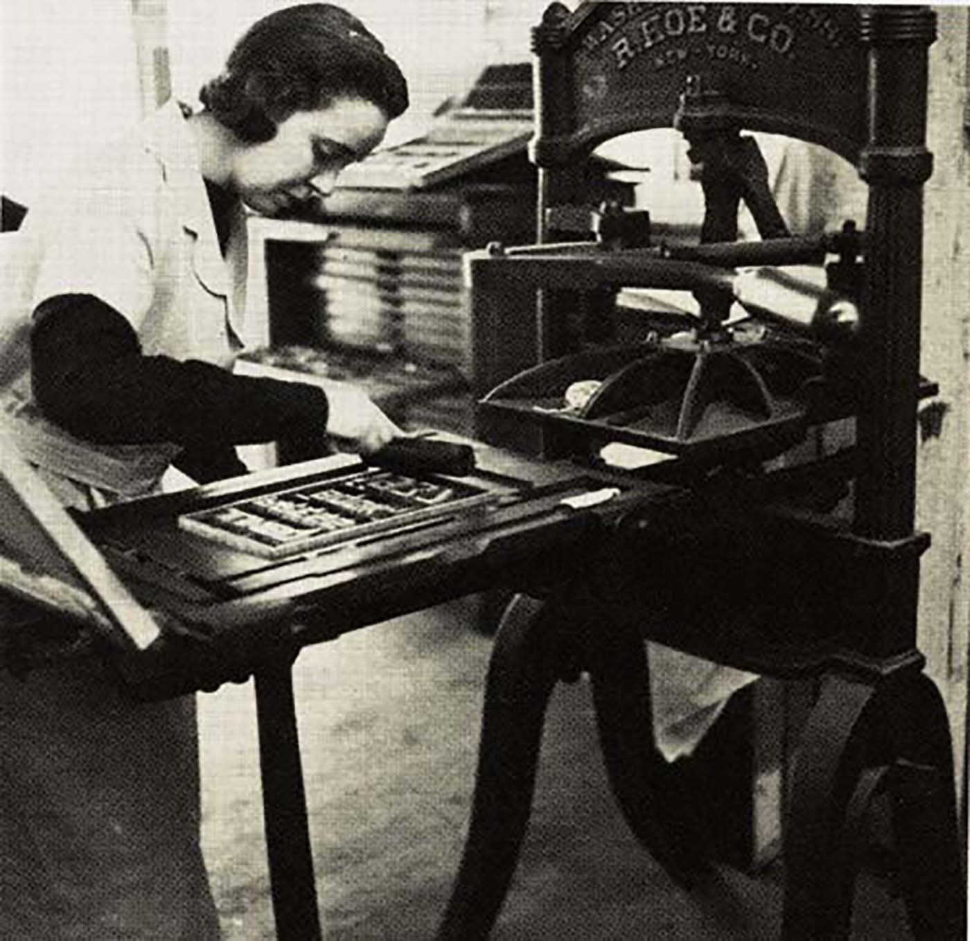 Jane Grabhorn printing on the Washington hand press, ca. 1945 (Princeton University Libraries)