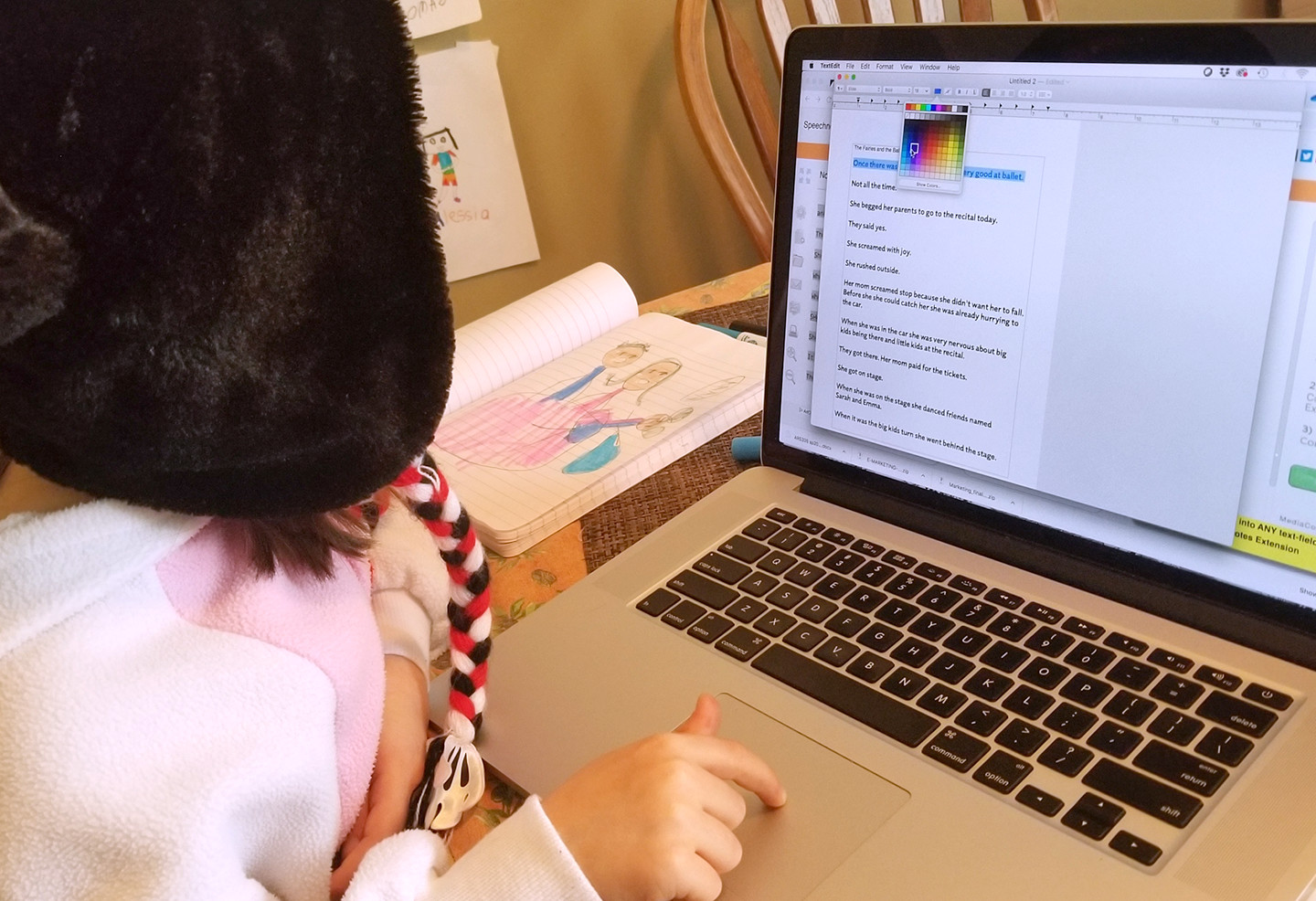 child at a laptop change the color of sentences